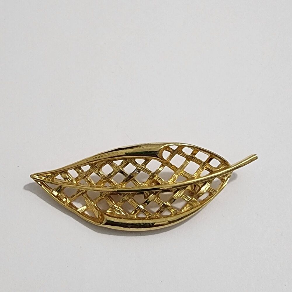 Vintage Unmarked Leaf Brooch Gold Tone Large Woven Lattice 80s Fall Leaves